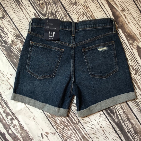 5” Gap Distressed Shorts - Picture 5 of 7